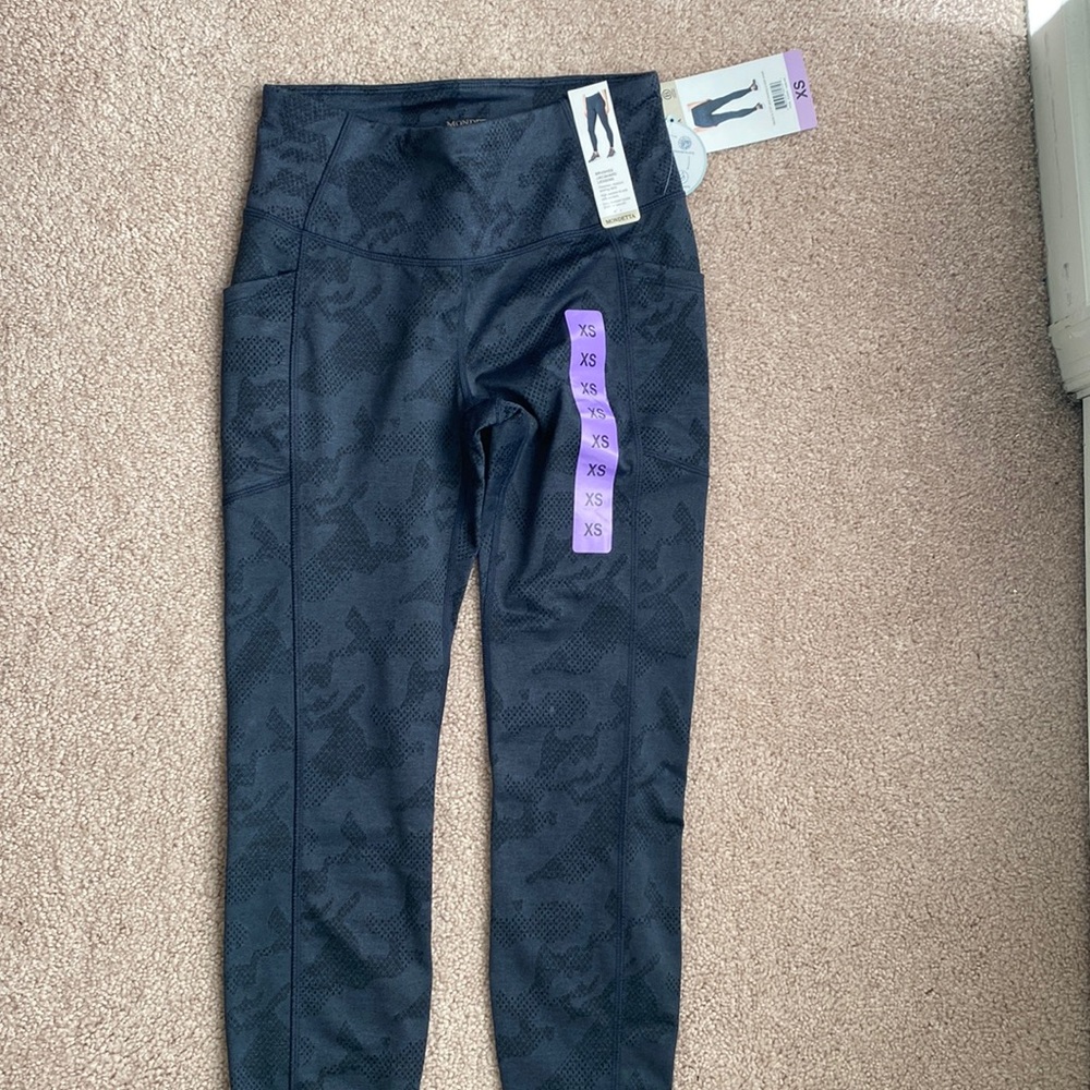 NWT leggings with pockets size xs.